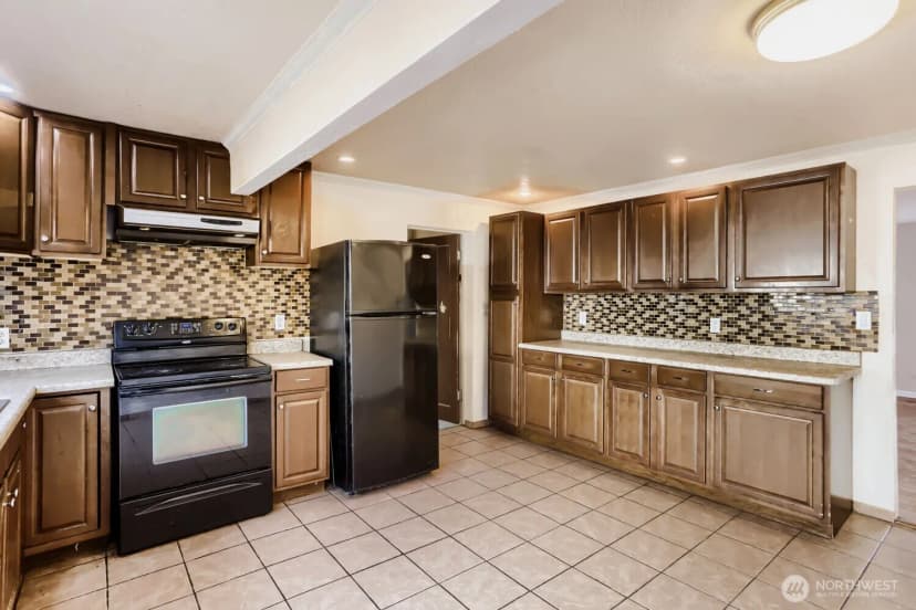 Property photo for 910 Ne 113th Street, Seattle photo 10