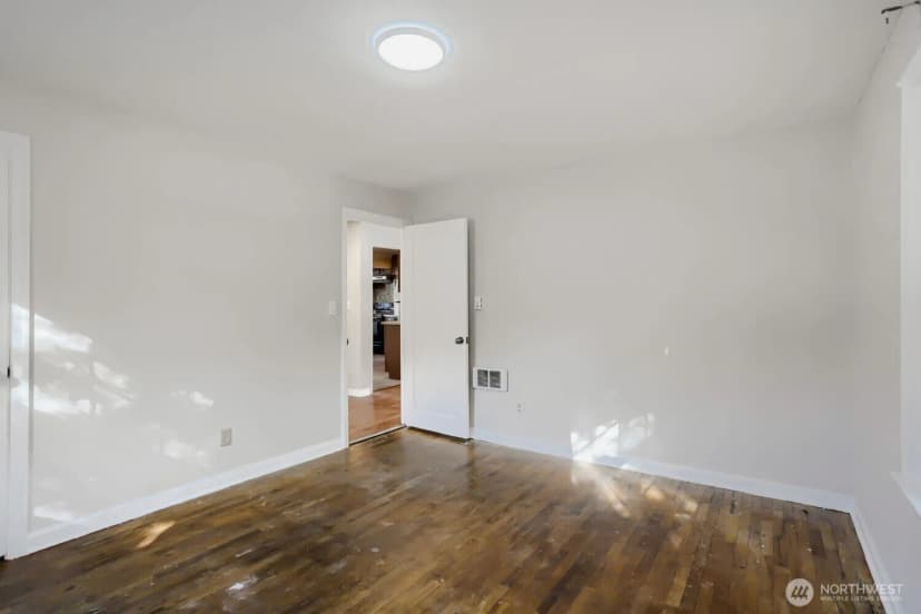 Property photo for 910 Ne 113th Street, Seattle photo 21