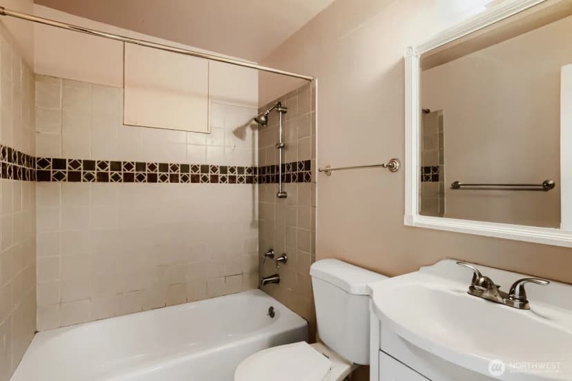 Property photo for 910 Ne 113th Street, Seattle photo 11