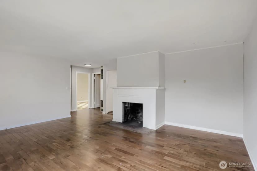 Property photo for 910 Ne 113th Street, Seattle photo 6