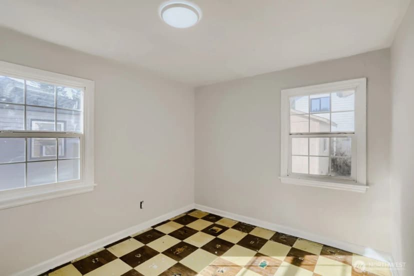 Property photo for 910 Ne 113th Street, Seattle photo 16