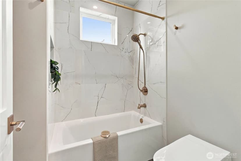 Property photo for 542 N 104th Street, Seattle photo 35