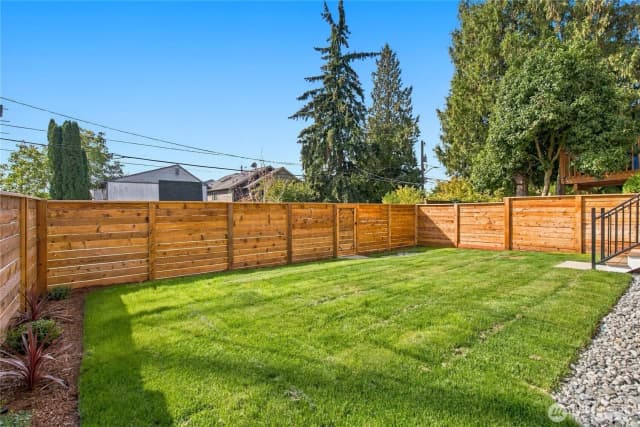 Property photo for 542 N 104th Street, Seattle photo 3
