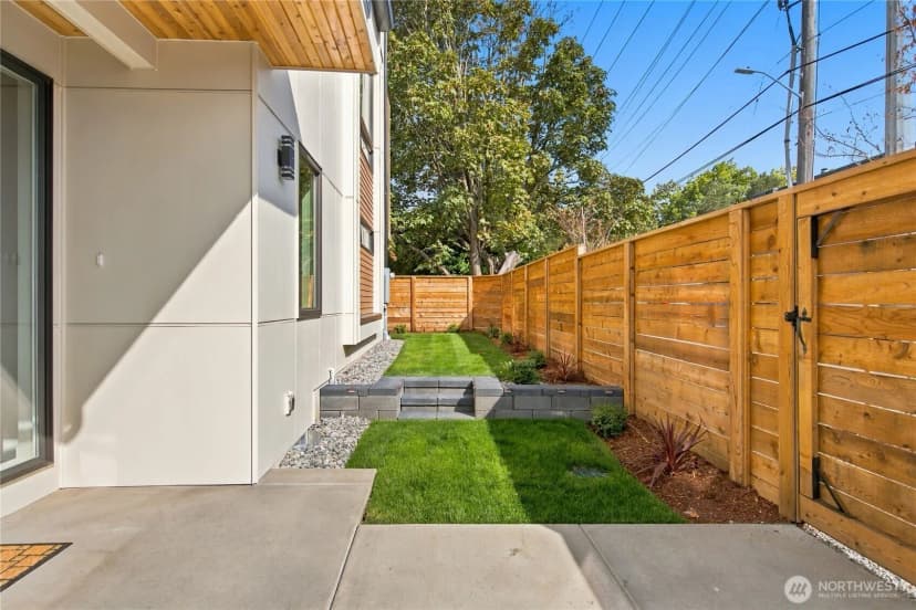 Property photo for 542 N 104th Street, Seattle photo 5
