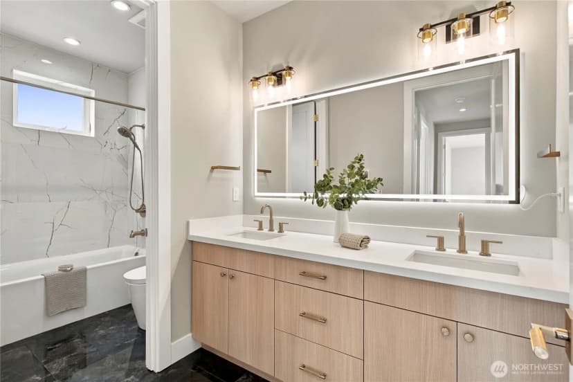 Property photo for 542 N 104th Street, Seattle photo 34