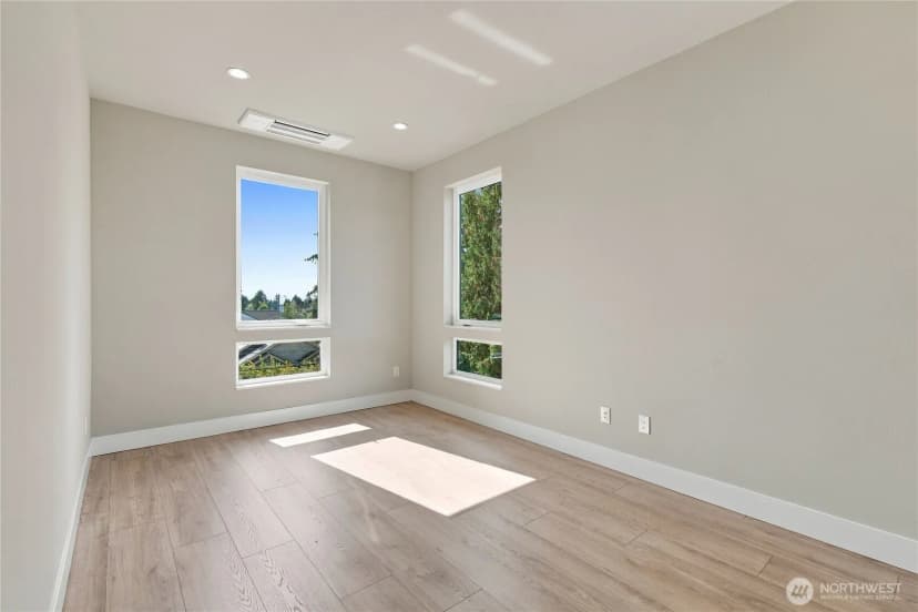 Property photo for 542 N 104th Street, Seattle photo 36