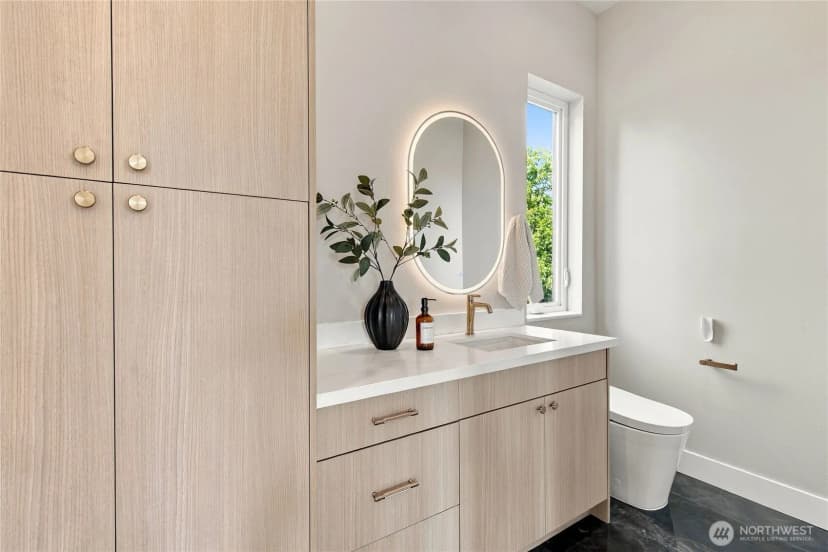 Property photo for 542 N 104th Street, Seattle photo 14