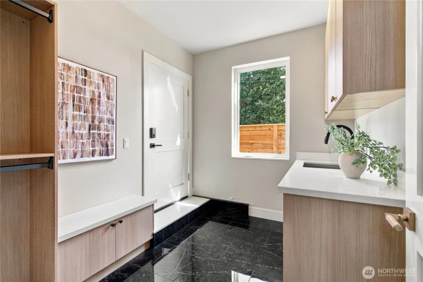 Property photo for 542 N 104th Street, Seattle photo 13