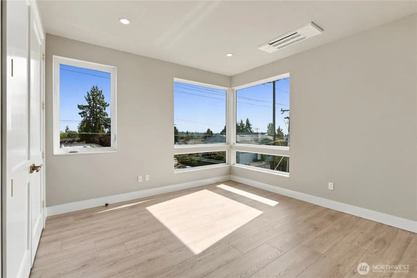 Property photo for 542 N 104th Street, Seattle photo 37