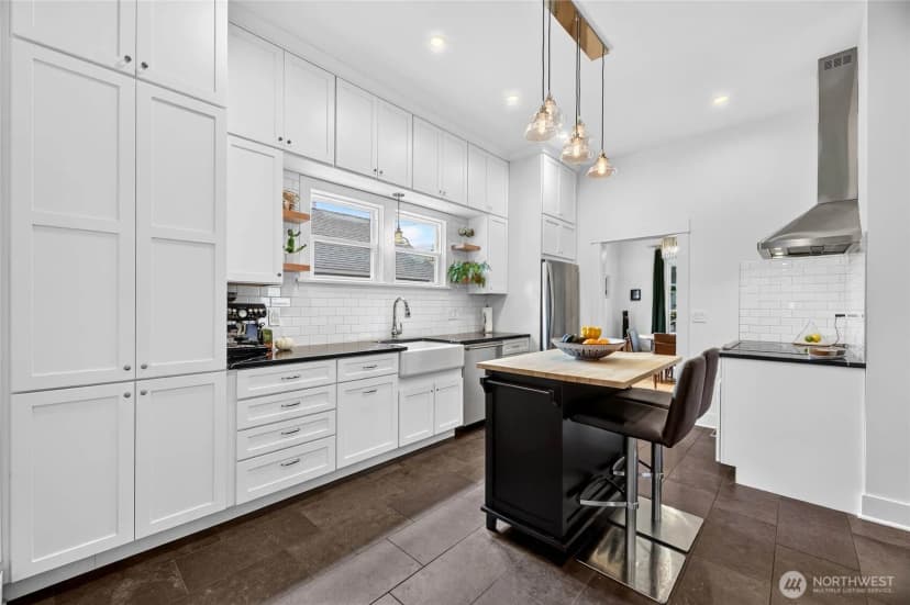 Property photo for 4218 26th Avenue Sw, Seattle photo 11