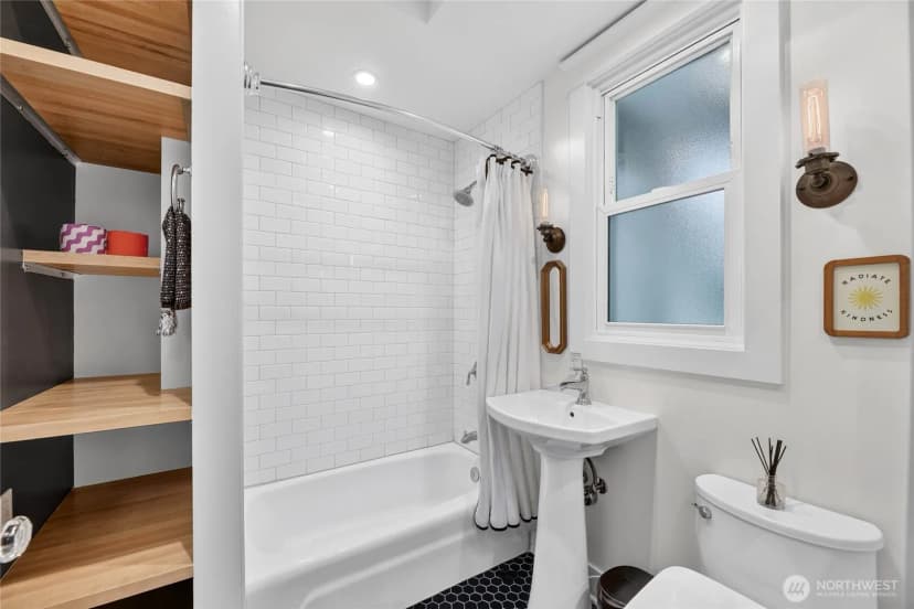 Property photo for 4218 26th Avenue Sw, Seattle photo 17