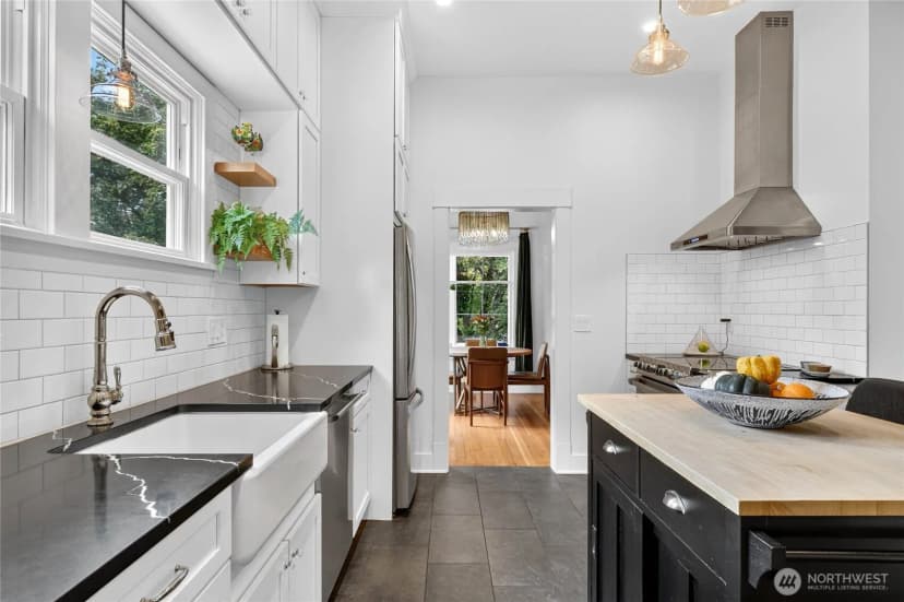 Property photo for 4218 26th Avenue Sw, Seattle photo 12