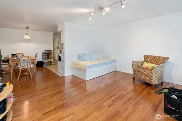 Property photo for 1316 12th Avenue S, Seattle photo 4