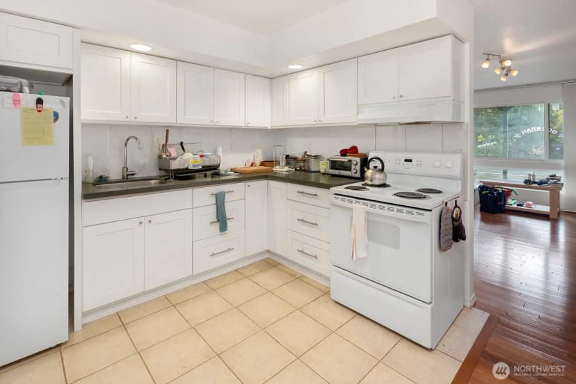Property photo for 1316 12th Avenue S, Seattle photo 6