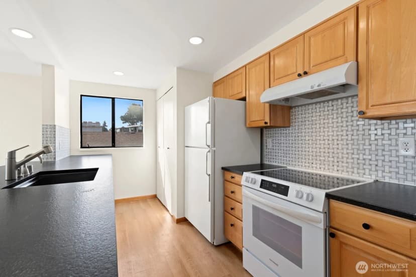 Property photo for 3710 25th Place W #405, Seattle photo 7