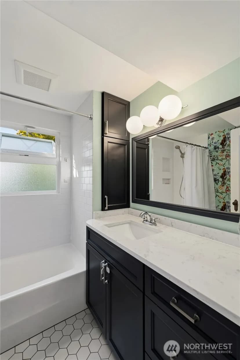Property photo for 2837 12th Avenue W, Seattle photo 31