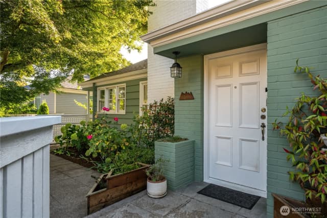 Property photo for 2837 12th Avenue W, Seattle photo 3