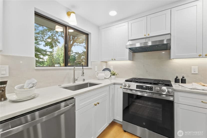 Property photo for 633 221st Street Sw, Bothell photo 15