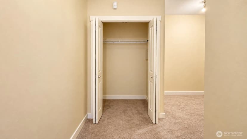 Property photo for 118 107th Avenue Ne, Bellevue photo 13