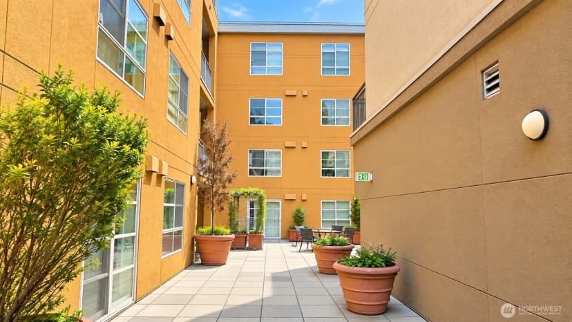 Property photo for 118 107th Avenue Ne, Bellevue photo 15