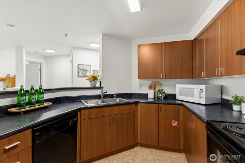 Property photo for 7711 Ne 175th Street #f202, Kenmore photo 6
