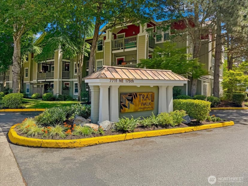 Property photo for 7711 Ne 175th Street #f202, Kenmore photo 10