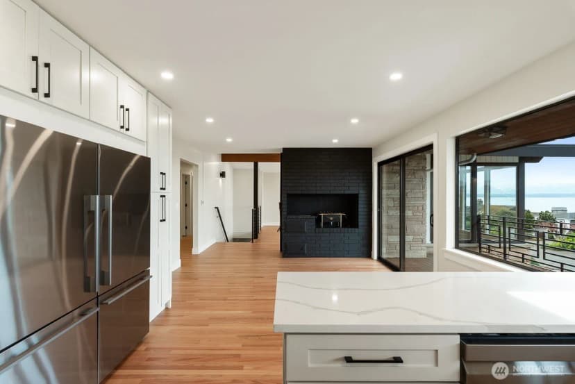 Property photo for 2425 Nw Blue Ridge Drive, Seattle photo 10