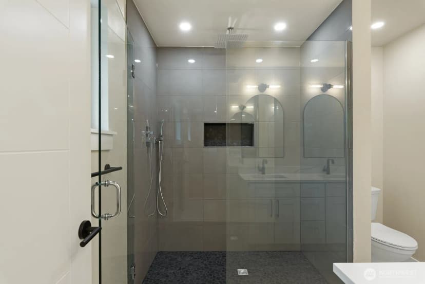 Property photo for 2425 Nw Blue Ridge Drive, Seattle photo 13