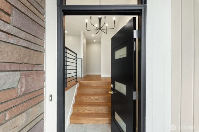 Property photo for 2425 Nw Blue Ridge Drive, Seattle photo 5