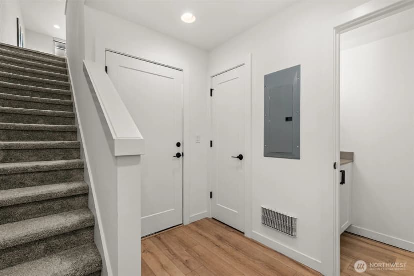 Property photo for 2106 Ne 85th Street #e, Seattle photo 29