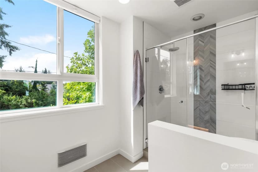 Property photo for 2106 Ne 85th Street #e, Seattle photo 20