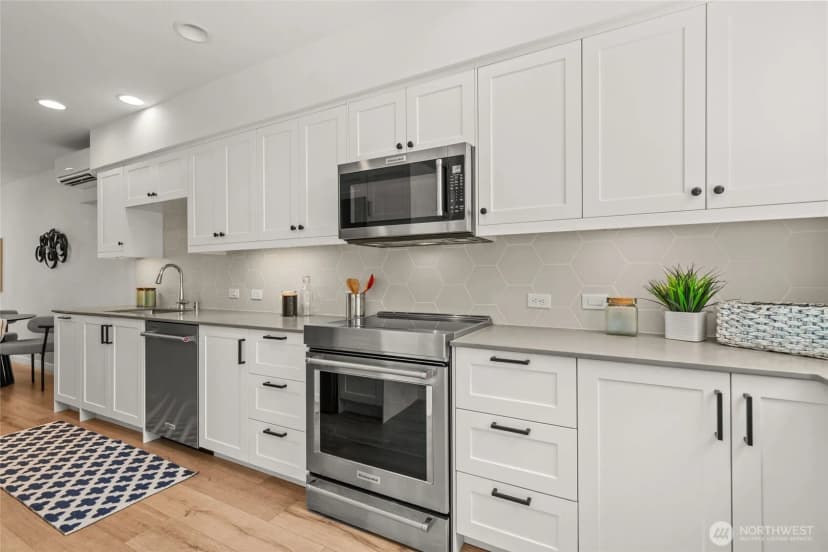 Property photo for 2106 Ne 85th Street #e, Seattle photo 6