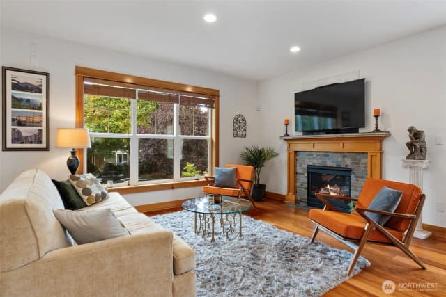 Property photo for 4122 A 42nd Avenue Sw, Seattle photo 3
