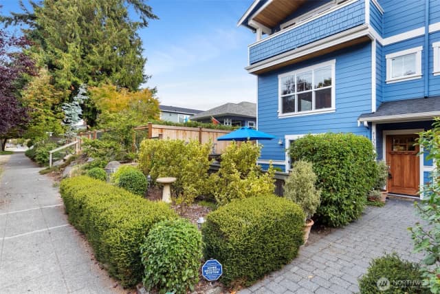 Property photo for 4122 A 42nd Avenue Sw, Seattle photo 2