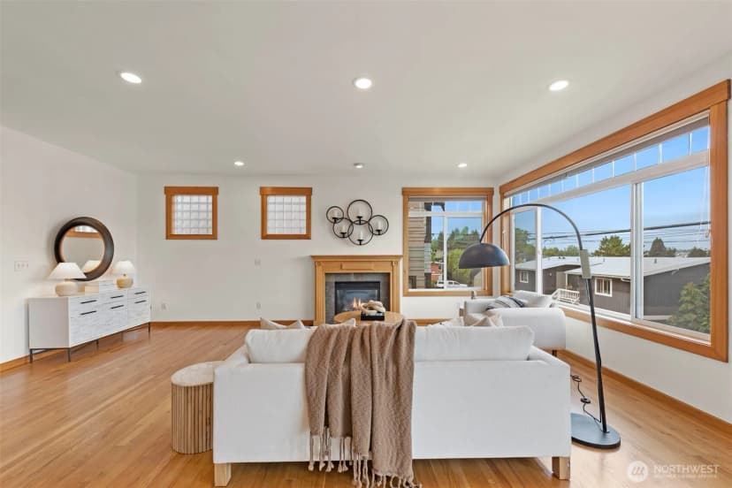Property photo for 16 Florentia Street, Seattle photo 3