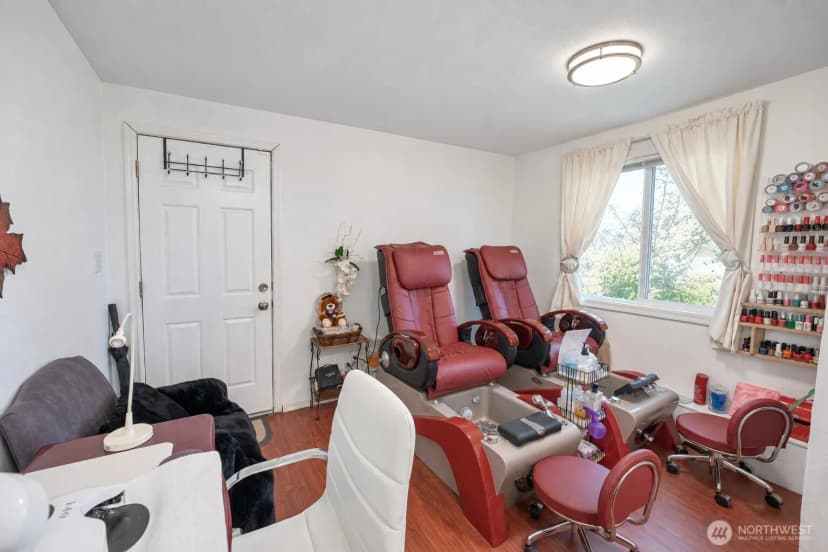 Property photo for 25438 116th Avenue Se, Kent photo 17