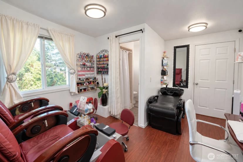 Property photo for 25438 116th Avenue Se, Kent photo 18