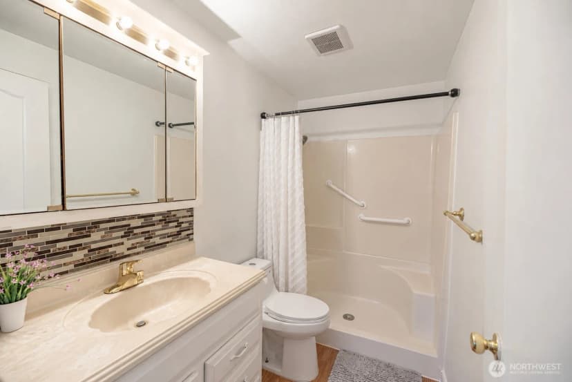 Property photo for 25438 116th Avenue Se, Kent photo 16