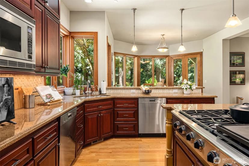Property photo for 13266 Ne 47th Street, Bellevue photo 13
