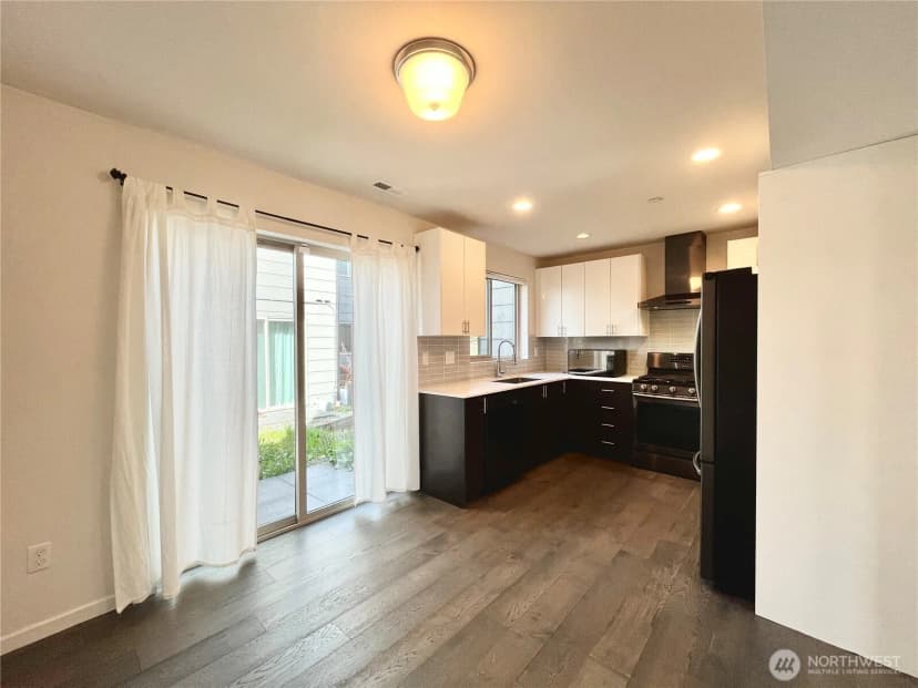 Property photo for 7531 43rd Avenue S, Seattle photo 4