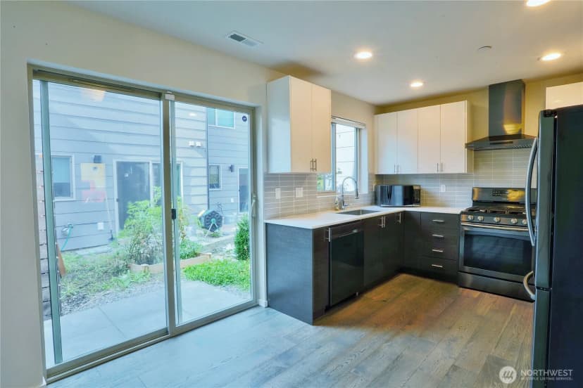 Property photo for 7531 43rd Avenue S, Seattle photo 3