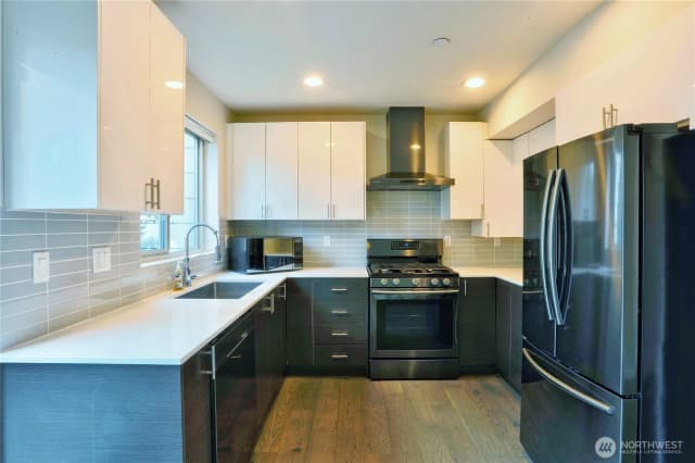 Property photo for 7531 43rd Avenue S, Seattle photo 2