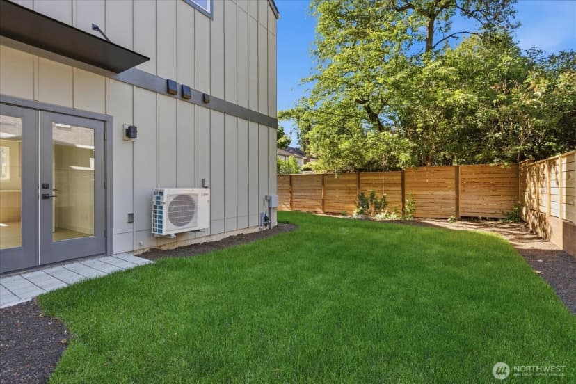 Property photo for 10330 B Ashworth Avenue N, Seattle photo 23