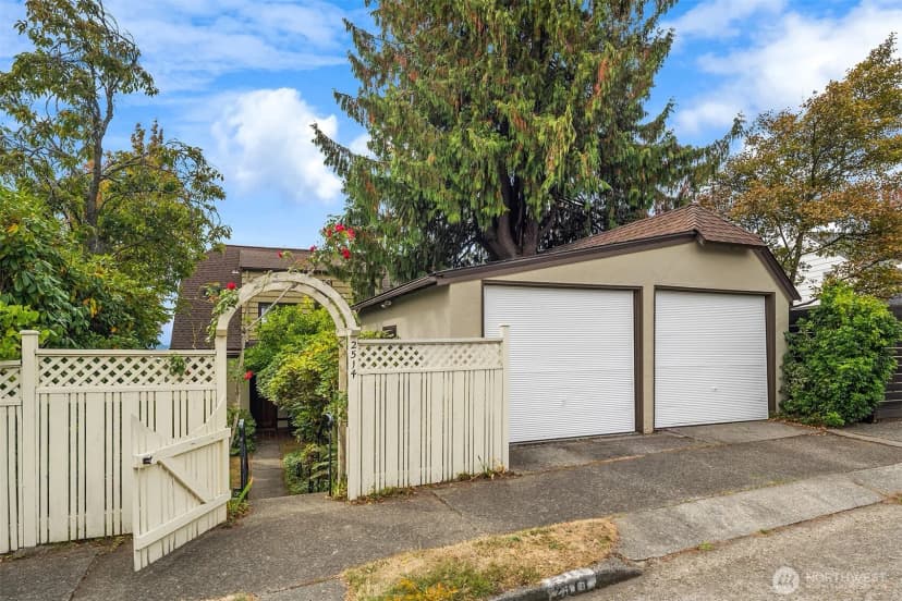 Property photo for 2514 43rd Avenue W, Seattle photo 36