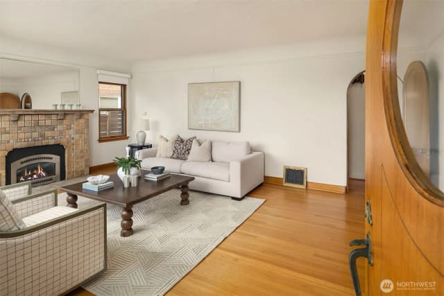 Property photo for 2514 43rd Avenue W, Seattle photo 4