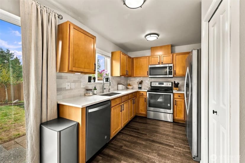 Property photo for 24019 Se 282nd Street, Maple Valley photo 4