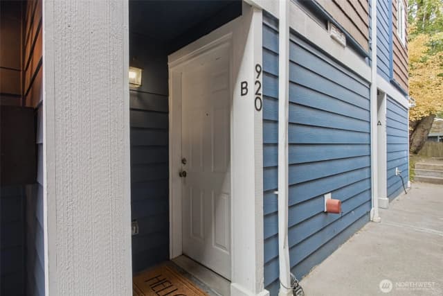Property photo for 920 Sw Holden Street #b, Seattle photo 3
