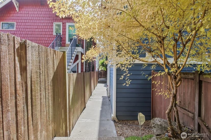 Property photo for 920 Sw Holden Street #b, Seattle photo 2