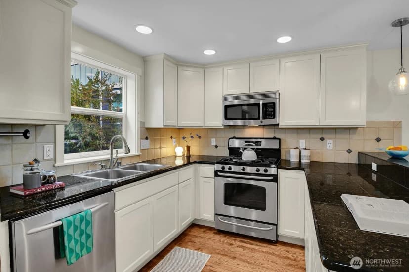 Property photo for 1818 27th Avenue, Seattle photo 12