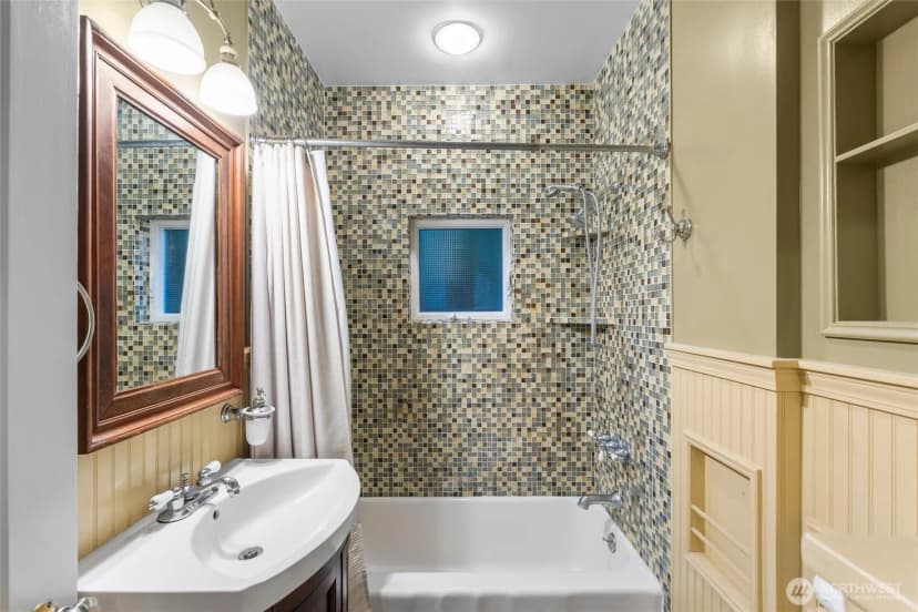 Property photo for 6705 56th Avenue S, Seattle photo 14